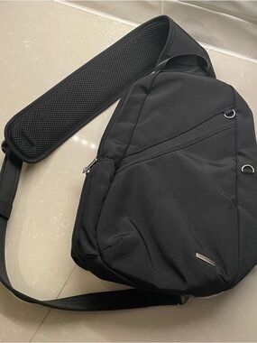 NEW Travelon Black Men's Sling Belt Bag with Padded Strap